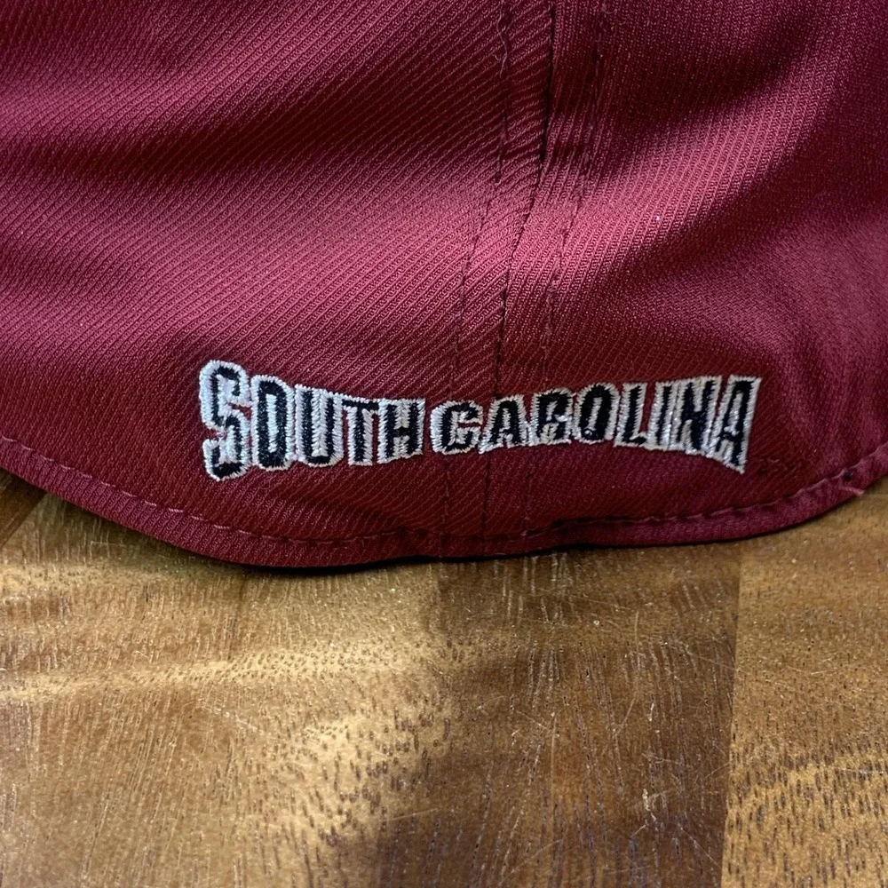 USC Gamecocks‎ Hat Cap Fitted Mens L-XL Garnet Black NCAA College Embriodered